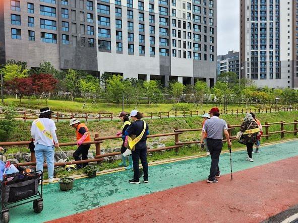 아라동 주민자치회, 플로깅 및 금연 캠페인 실시 사진