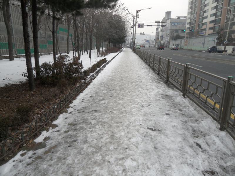 2013년도 보행자도로(인도)제설작업 실시 사진