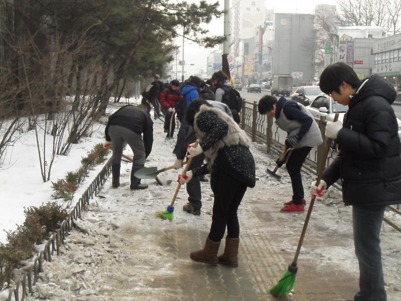 2013년도 보행자도로(인도)제설작업 실시 사진