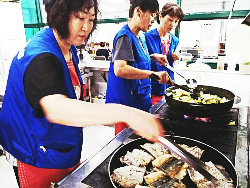 검단1동 바르게살기위원회 검단노인분회 무료식사 봉사 실시 사진