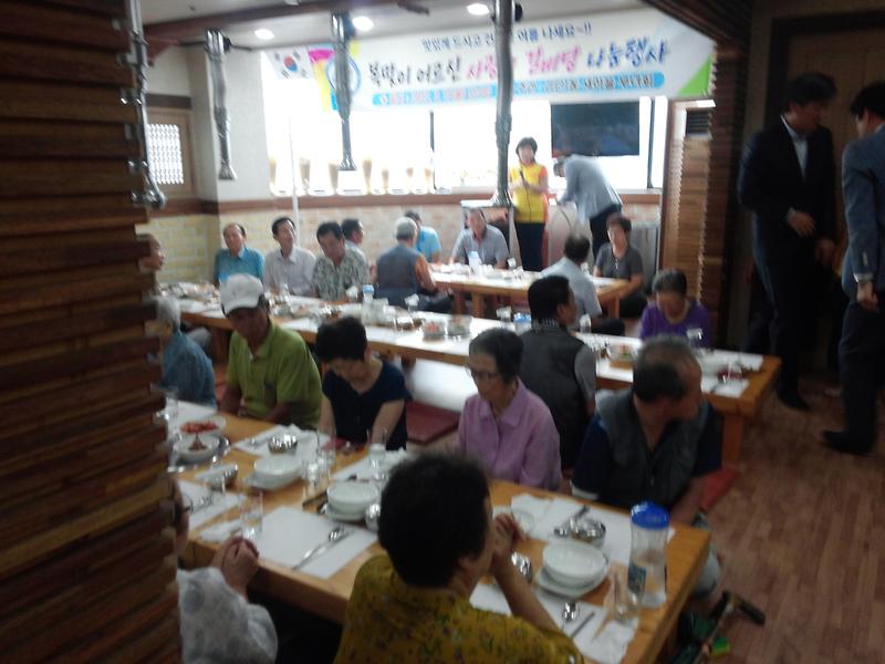 검단1동 새마을부녀회 사랑의 갈비탕 대접 행사 사진