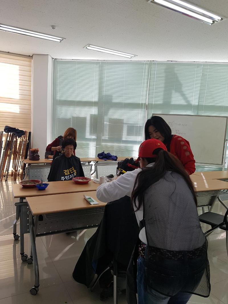 오류왕길동 주민자치위원 자원봉사대 미용봉사 실시 사진