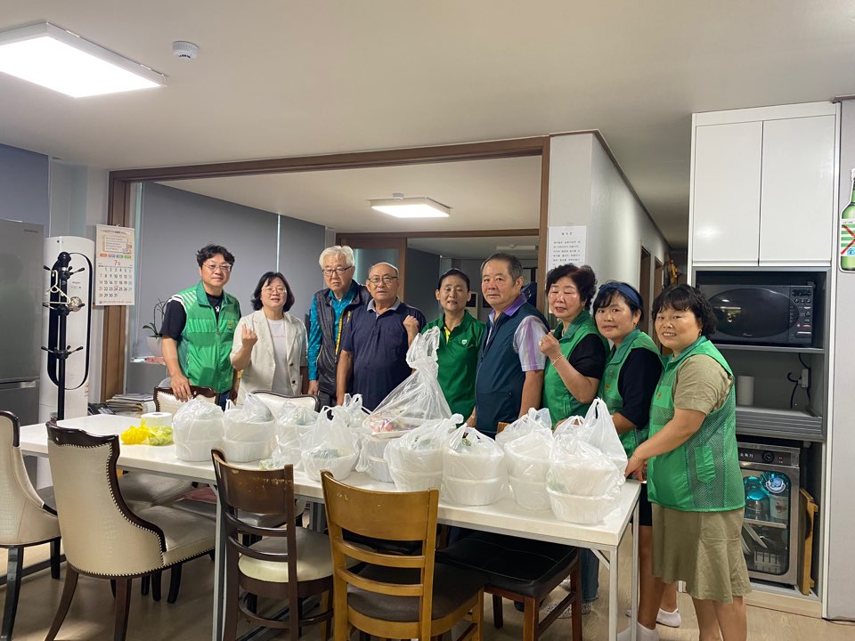 (사진)석남2동_새마을부녀회_삼계탕_행사_(4).jpg 이미지