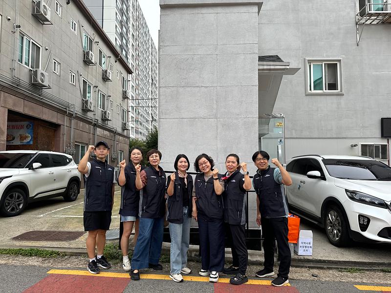 원당동 지역사회보장협의체, 쓰레기 방치 한부모가구 주거환경개선 실시 사진