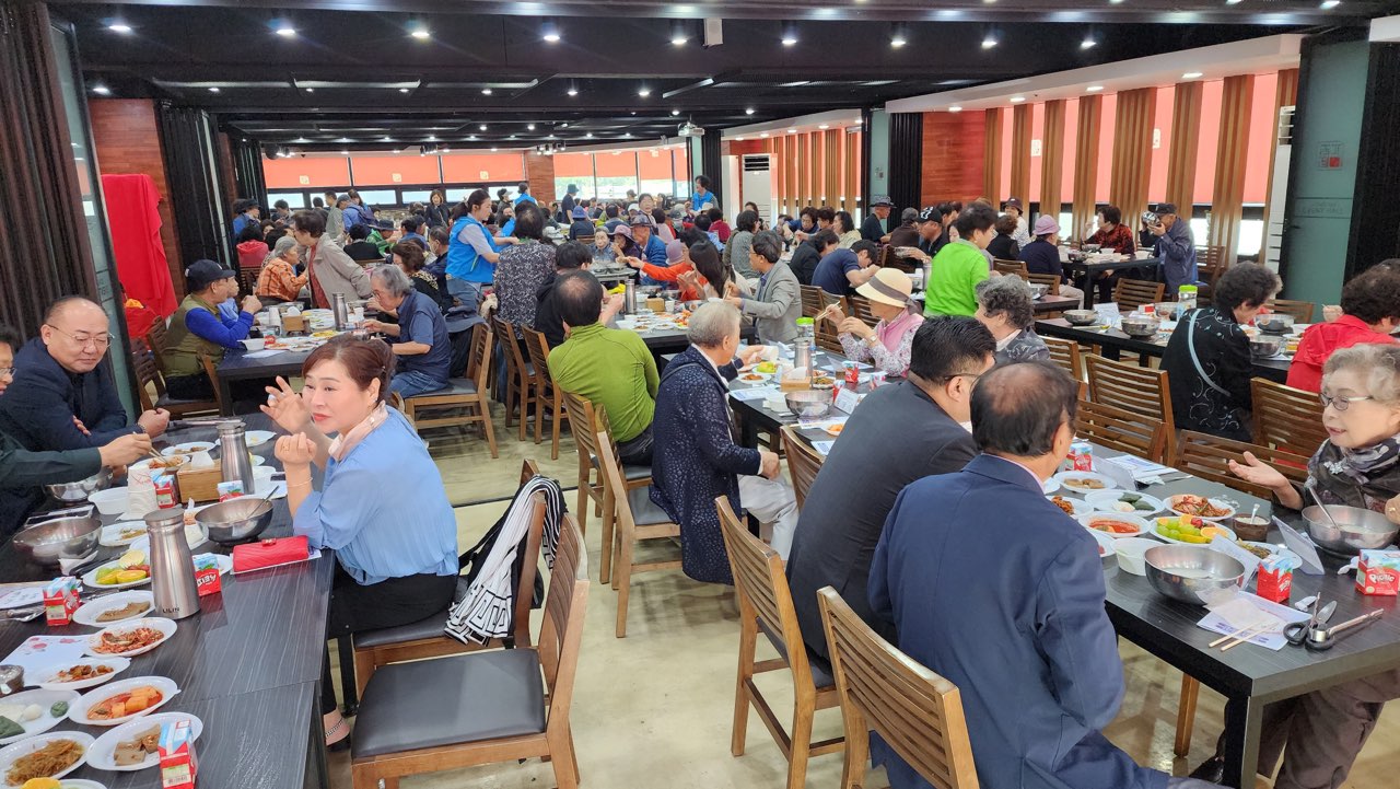 노인잔치_사진_3(식사사진).jpg 이미지