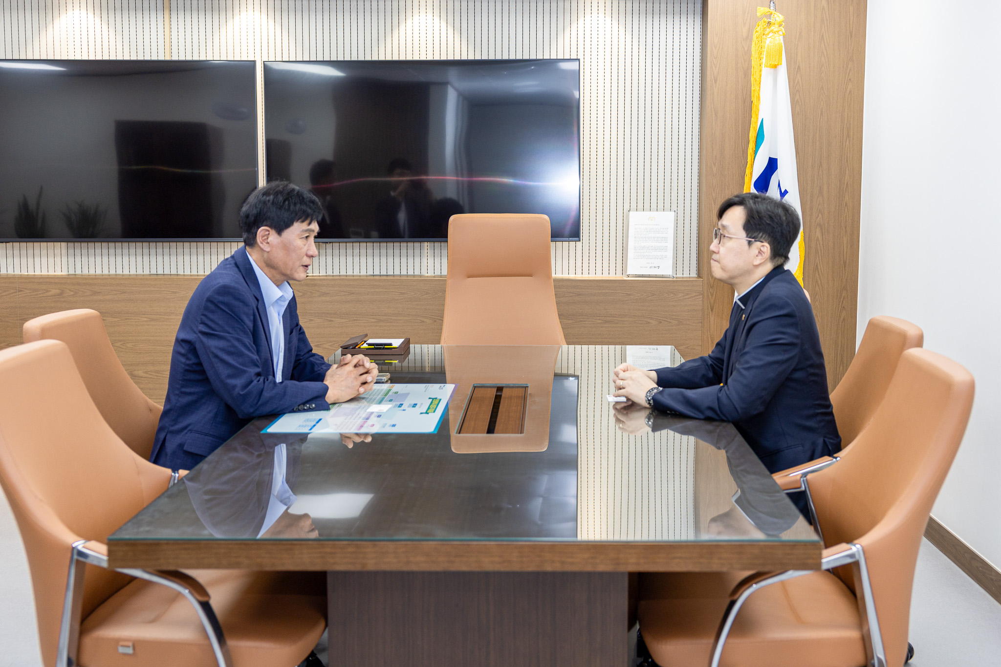 260803_국제성무병원_병원장_차담회_1.jpg 이미지