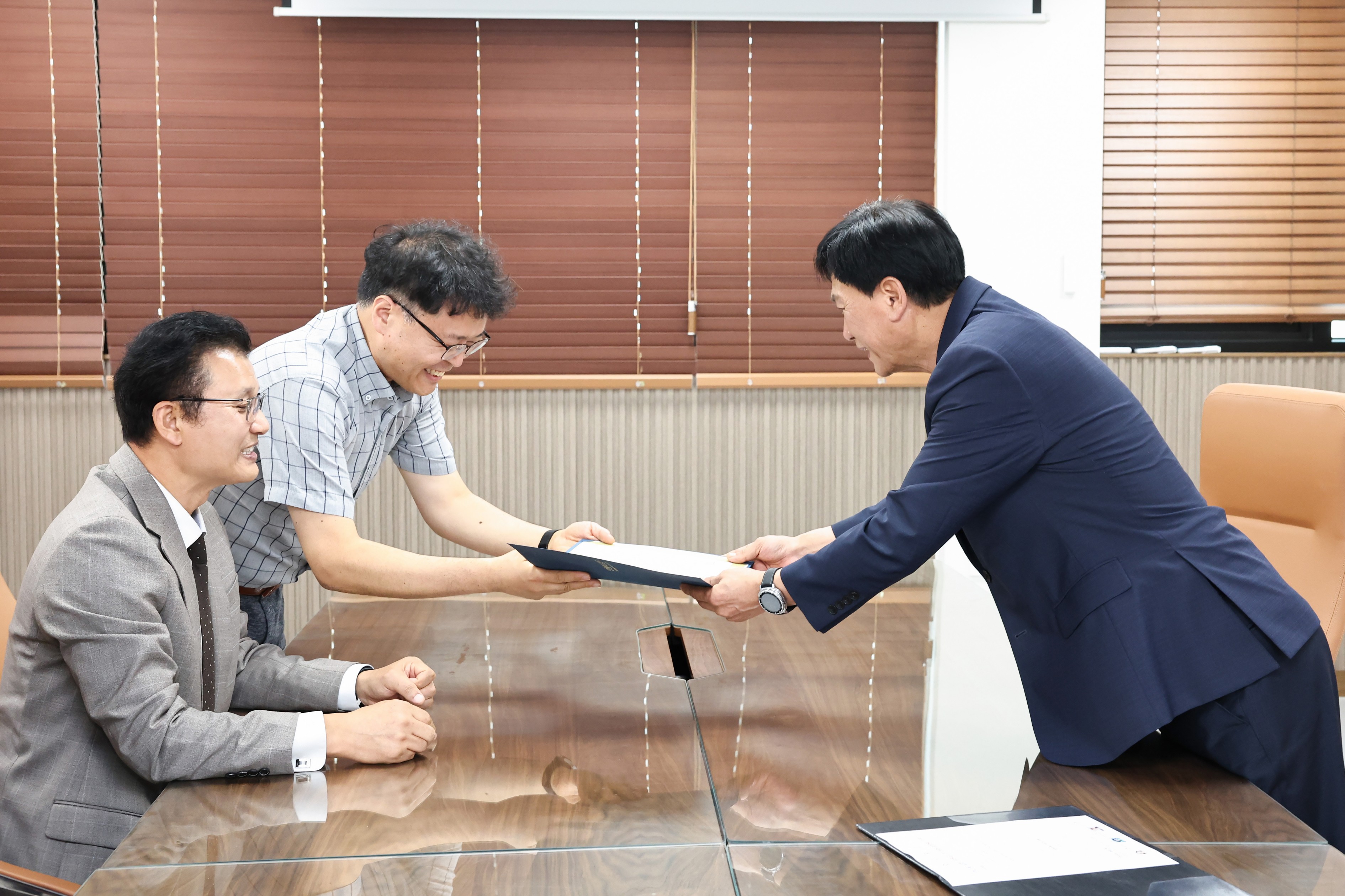 260910_안디옥교회_후원금_전달식_2.jpg 이미지