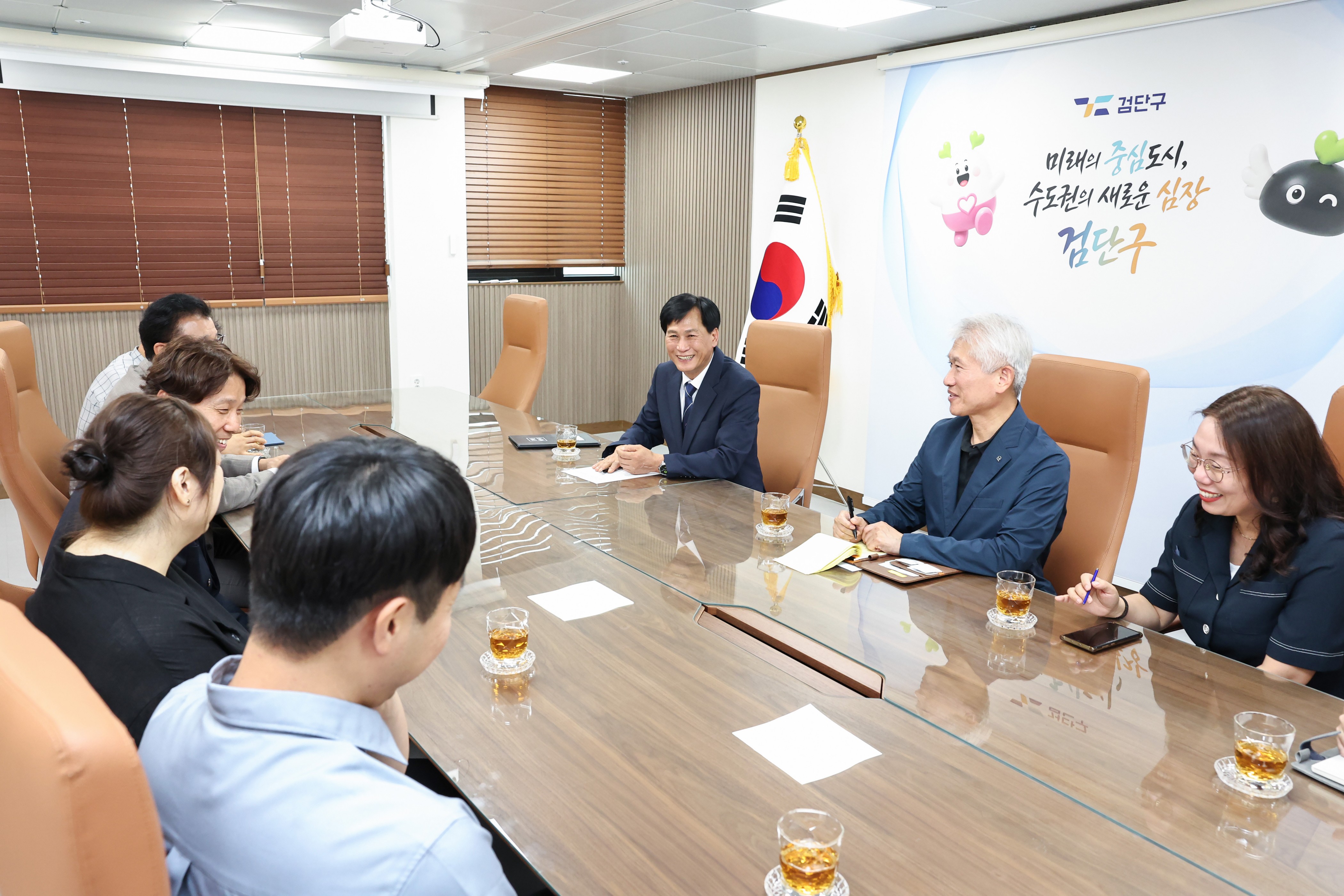 260910_안디옥교회_후원금_전달식_5.jpg 이미지
