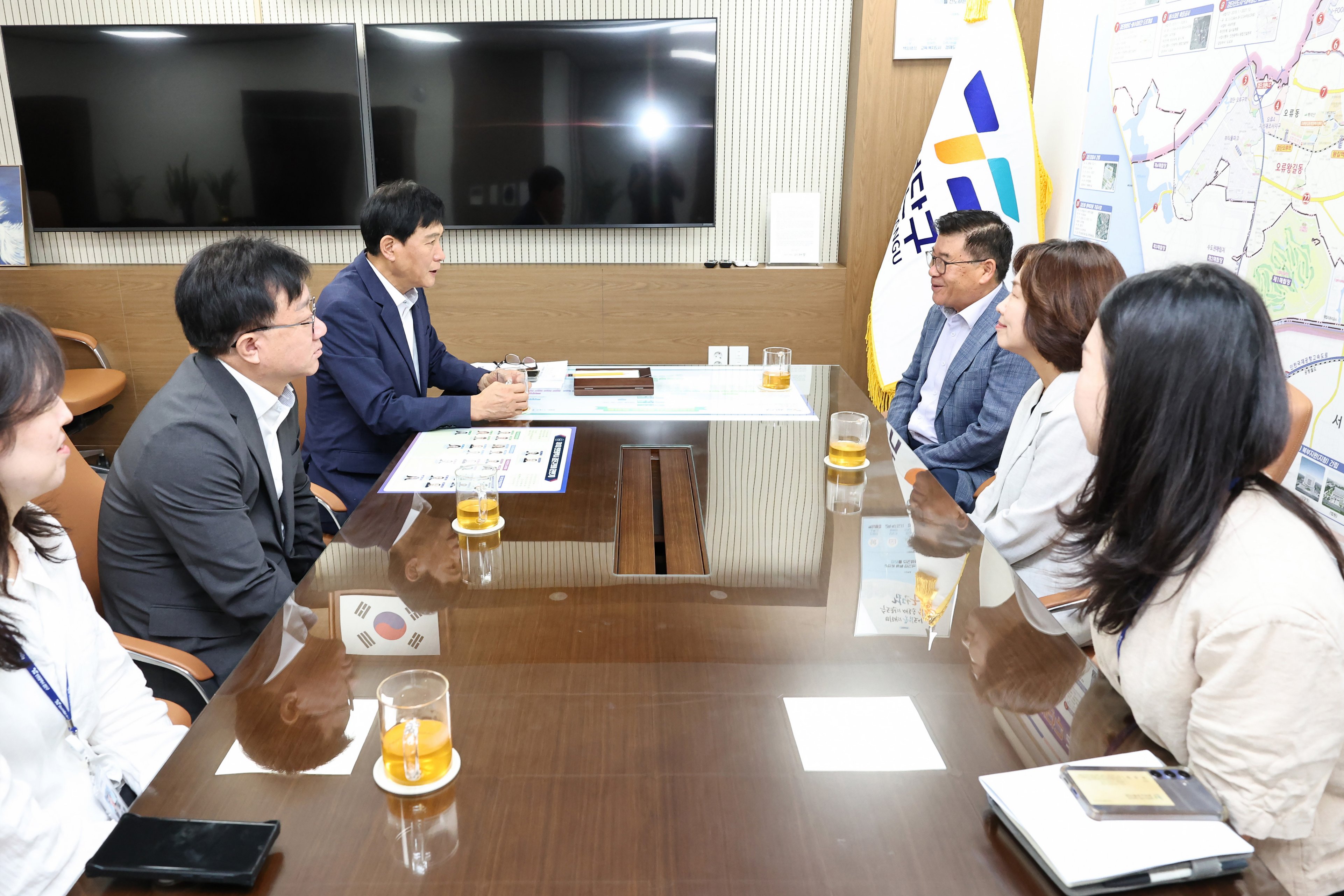 260922_(주)선봉식품_기부물품_전달식_4.jpg 이미지