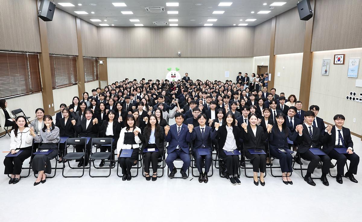인천 검단구, 신규 공무원 임용장 수여식 및 적응 교육 개최... 신속한 조직 적응 지원 이미지